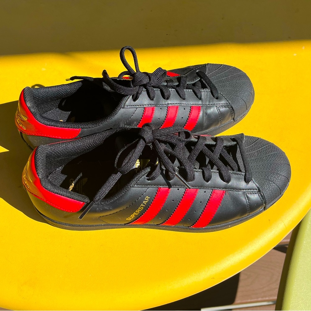 Adidas Superstar ‘ Core Black Vivid Red ‘ Shoes Women’s Size 8.5 Men’s size 7